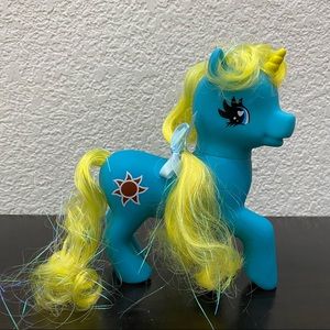 Gi-Go Wonderland 6-inch Blue Unicorn Yellow Hair Sun Collectible Toy